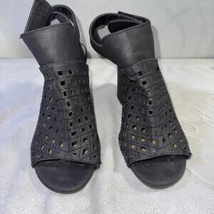 Maurices Women's Open Toe Chunky Heel Bootie Shoes w/ Cutouts Size 8M Black